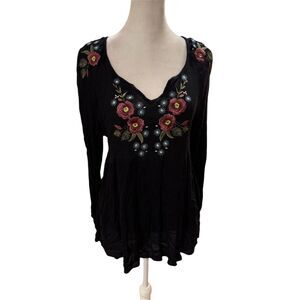 Women's M Black Floral Embroidered V-Neck Blouse